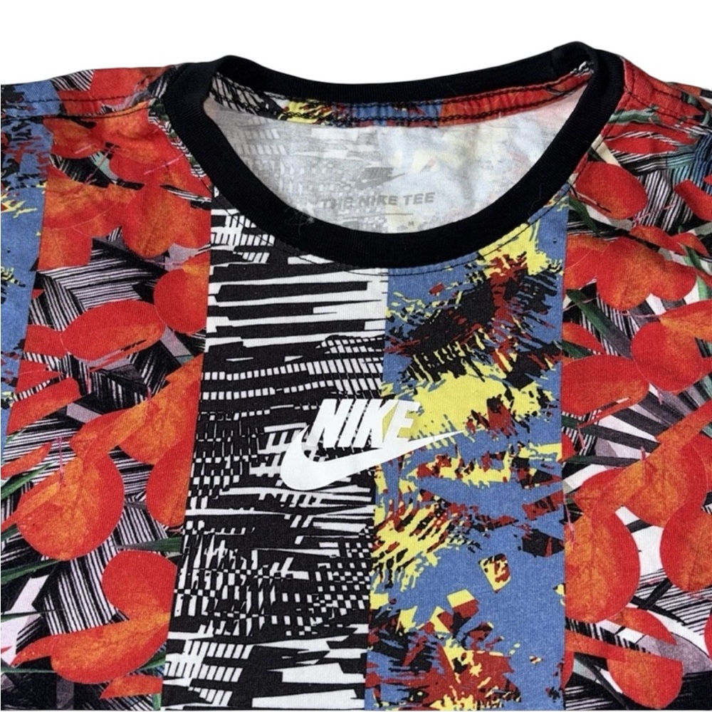 Nike Sportswear Miami Wynwood Print T-Shirt Size Medium - Picture 2 of 7